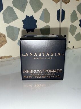Anastasia Beverly Hills Dipbrow Pomade- New In Box in Medium Brown